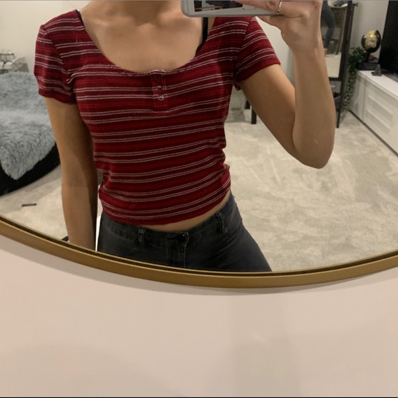 Striped red crop top - Picture 2 of 3